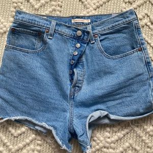 Levi light distressed rib cage shorts